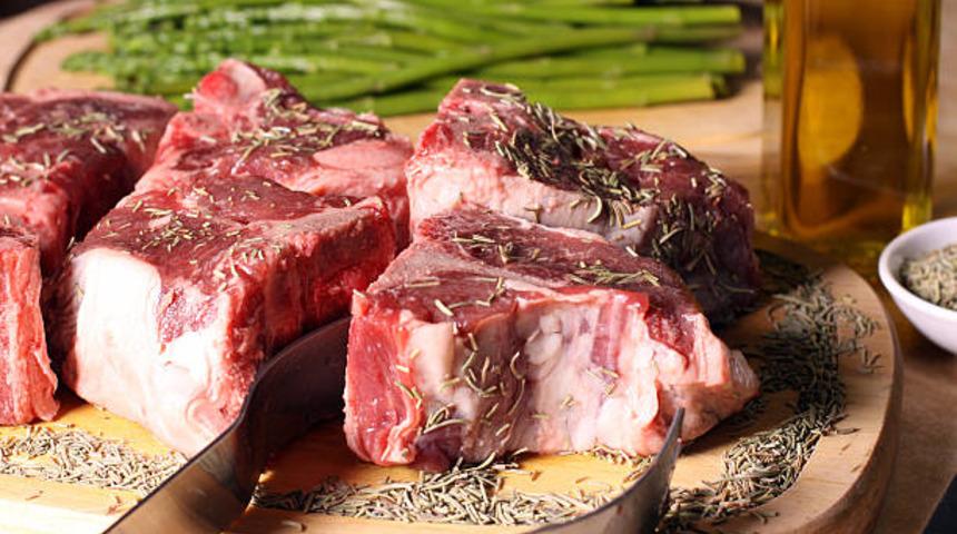 Misafirleriniz bu tarife bayılacak! İşte sunumu ve lezzetiyle gönüllere taht kuran pazılı kuzu kapama tarifi