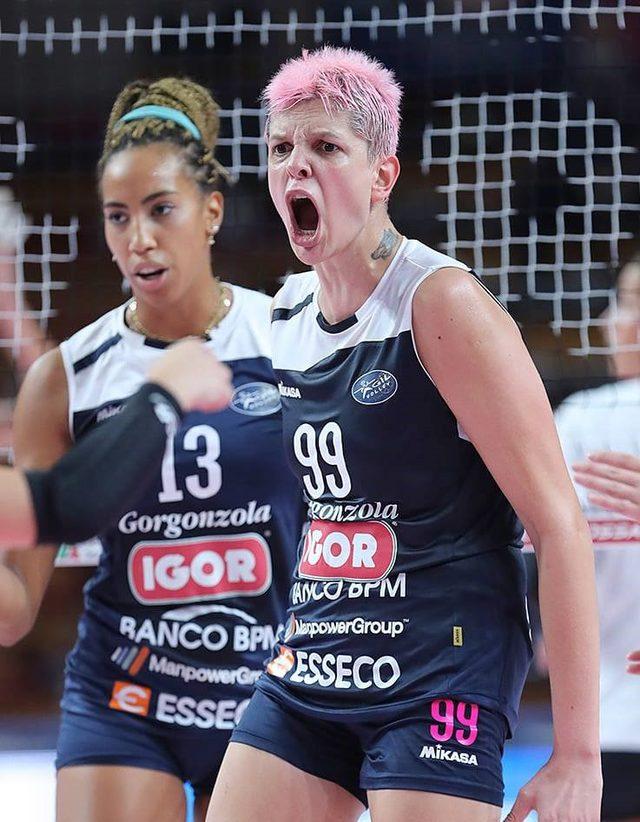 Ünlü voleybolcu Ebrar Karakurt'tan ilginç paylaşım! ''Nasıl dayak yiyorum''