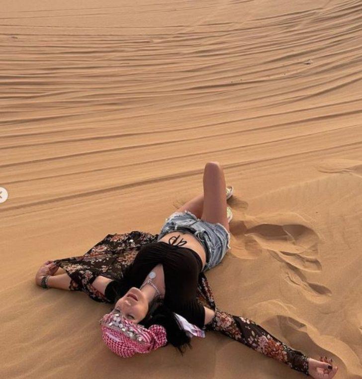 Aleyna Tilki'nin annesi Havva Öztel plajdan sonra çölde! İddialı pozlar G5