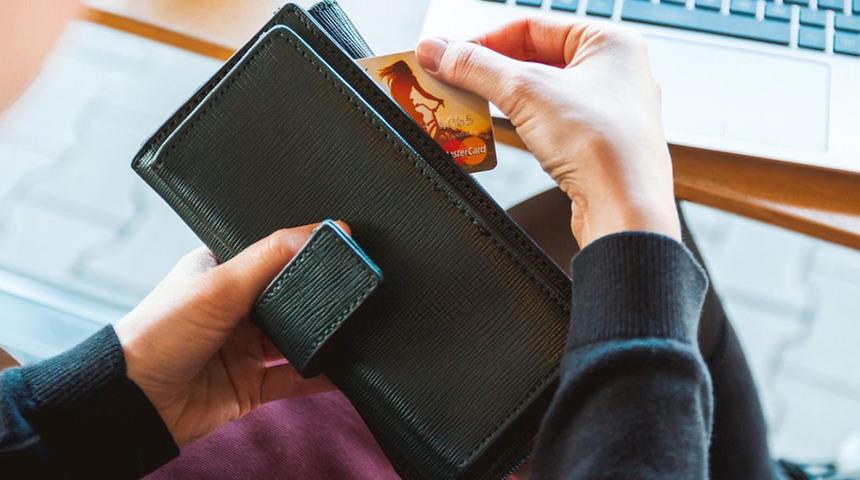 Facebook gözünü alışverişe dikti