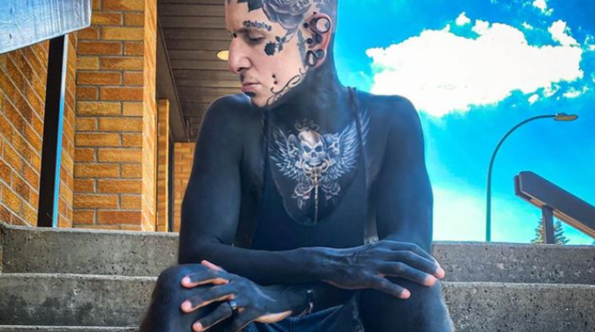 Vücut modifikasyonlarıyla ünlenen sosyal medya fenomeni 10 yıl önceki halini paylaştı