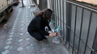 Dehşete düşüren olay! Kedilere çamaşır suyu verirken yakalandı