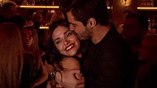 Berk Atan sevgilisi Selin Yağcıoğlu'nu öpücüklere boğdu