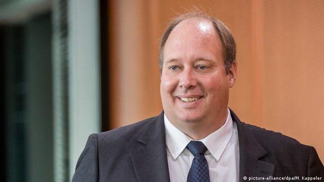 CDU genel başkan adayı Braun ezanı savundu