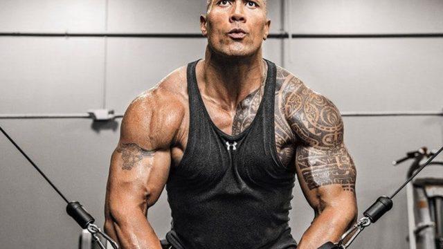 Hızlı ve Öfkeli serisinin Luke Hobbs’u Dwayne Johnson, yıllar sonra antreman rutinini açıkladı! “Su şişelerine işiyorum”