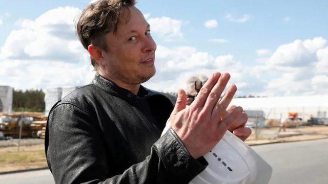 Elon Musk'tan 80 yaşındaki Sanders'a tepki : Daha fazla hisse satmamı ister misin?