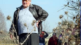 Alkol almak için durduğu yere dikkat etmedi! Aracı kullanılamaz hale geldi