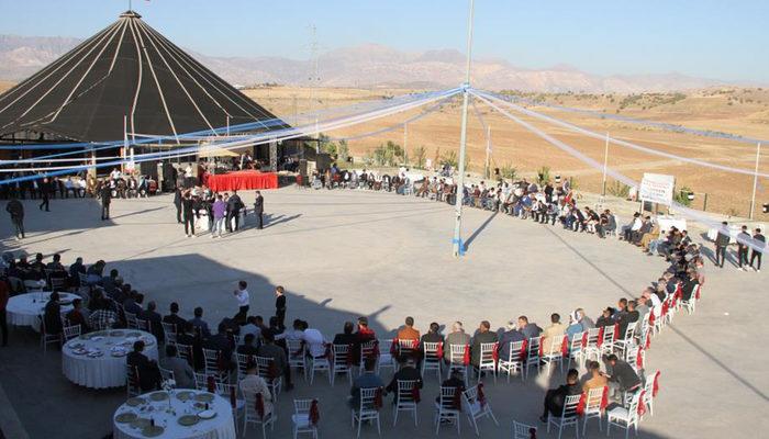 Aşiret düğününde dudak uçuklatan takı