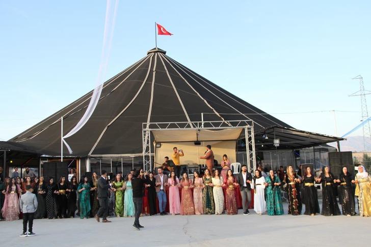 Aşiret düğününde dudak uçuklatan takı G4