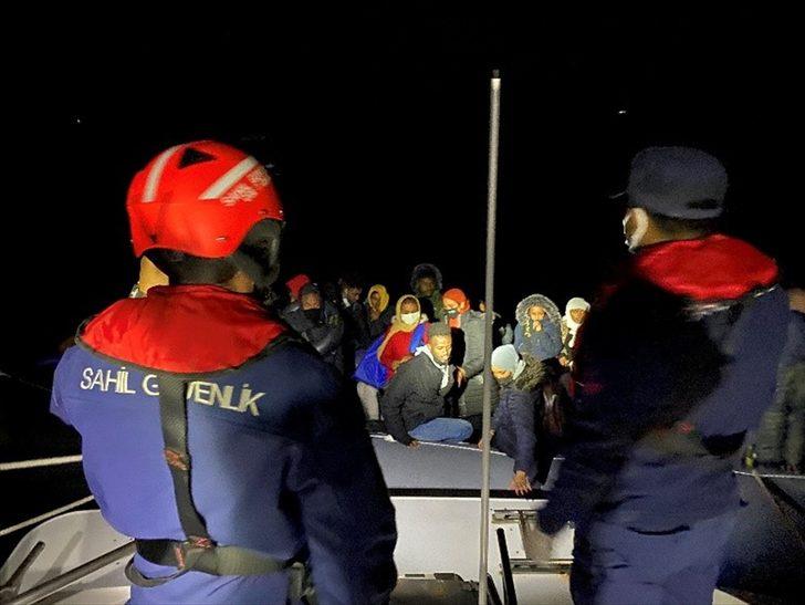 İzmir ve Aydın açıklarında geri itilen 308 düzensiz göçmen kurtarıldı G2