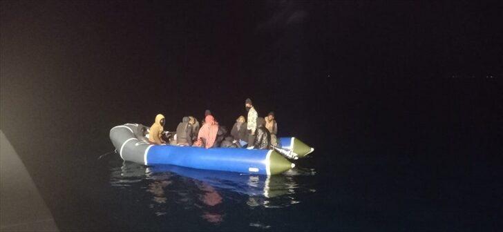 İzmir ve Aydın açıklarında geri itilen 308 düzensiz göçmen kurtarıldı G3