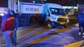 Bilecik'te yük treni ile servis minibüsü çarpıştı