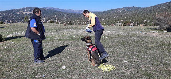 Afyonkarahisar'da ormanlık alanda kaybolan kişi 2 gündür aranıyor G4