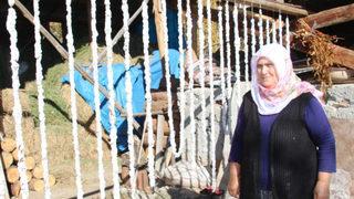 Köy halkının kışlık yiyeceği! Soğuk havalarda üşütmüyor