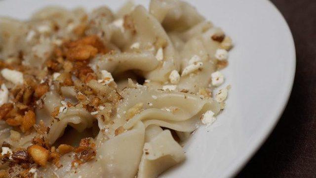 Mantı lezzetinden geri kalmak istemeyen vejetaryenler buraya: Hengel ile etsiz mantı keyfi