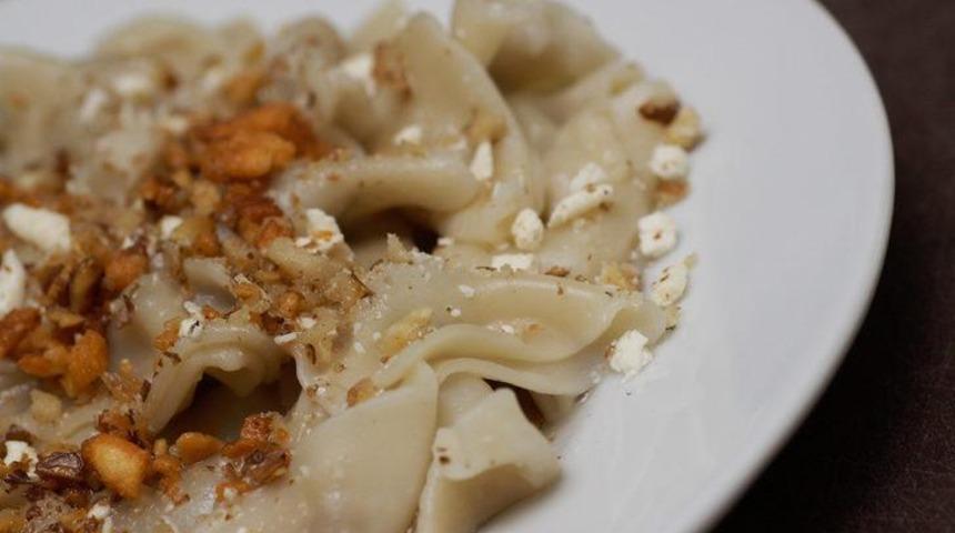 Mantı lezzetinden geri kalmak istemeyen vejetaryenler buraya: Hengel ile etsiz mantı keyfi