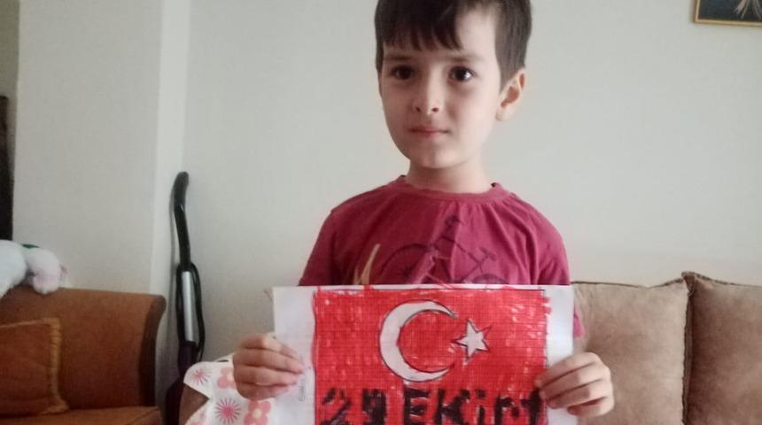 K&uuml;&ccedil;&uuml;k Muzaffer'den acı haber! Video izlerken yediği kraker soluk borusuna ka&ccedil;tı, hayatını kaybetti