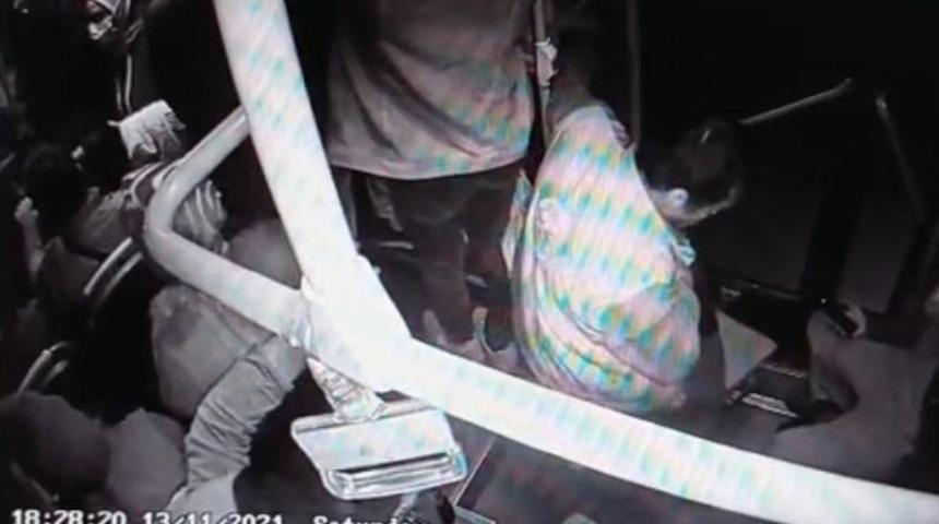 Hatay'da akılalmaz olay! Seyahat ettikleri özel halk otobüsünün koltuklarını çaldılar