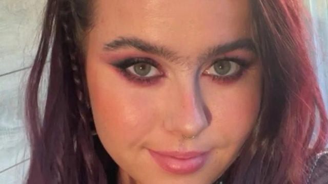 Cesaretiyle toplumsal güzellik kalıplarını alt üst etti! Yıllardır kaşlarını almayı reddediyor