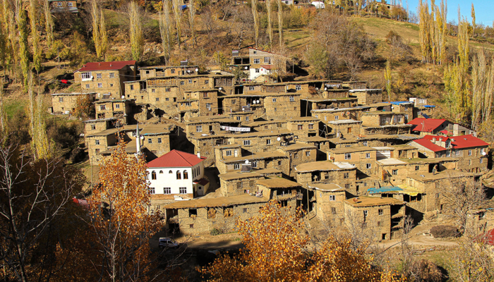 Bitlis’in tarihi taş evlerinde sonbahar kalabalığı! Ziyaretçi akını yaşandı