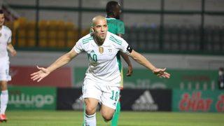 Feghouli şov yaptı! Cezayir, play-off'a kaldı