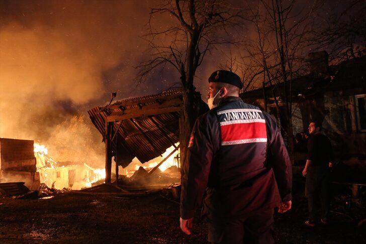 GÜNCELLEME - Bolu'da ahşap evde başlayan yangın söndürüldü G2