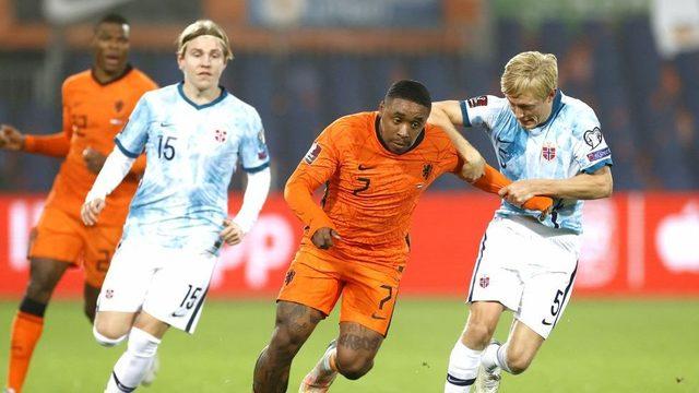 G Grubu'ndaki diğer karşılaşmada Hollanda kendi evinde Norveç ile 1-1 berabere kalıp, grup birincisi olarak Dünya Kupası'na doğrudan katılma hakkı kazandı.