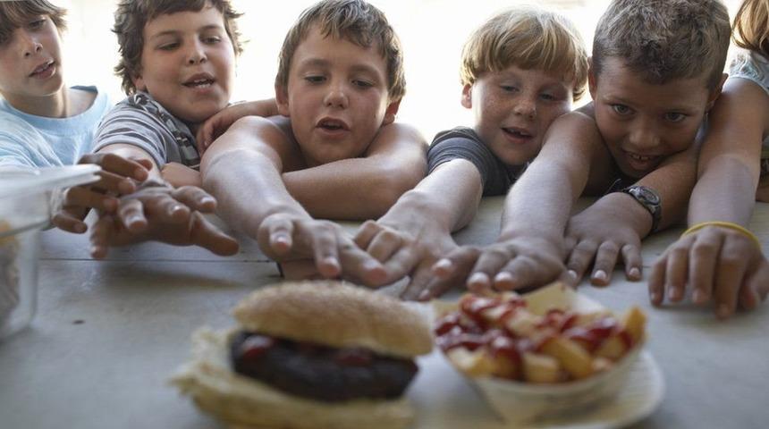 Covid-19 salgını: Pandemi döneminde çocuklarda obezite arttı