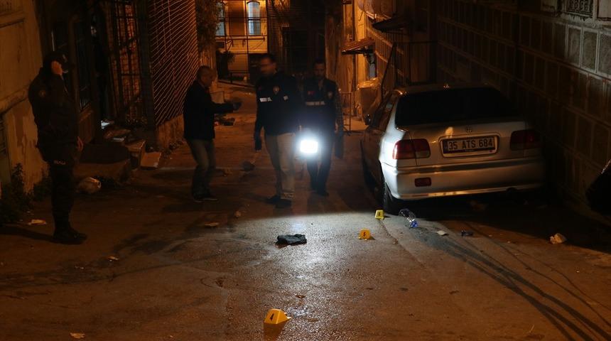 İzmir'de çıkan bıçaklı ve silahlı kavgada 6 kişi yaralandı