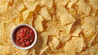 Paket cipslerle vedalaşın! Az yağlı bol baharatlı ev yapımı çıtır çıtır cips tarifi