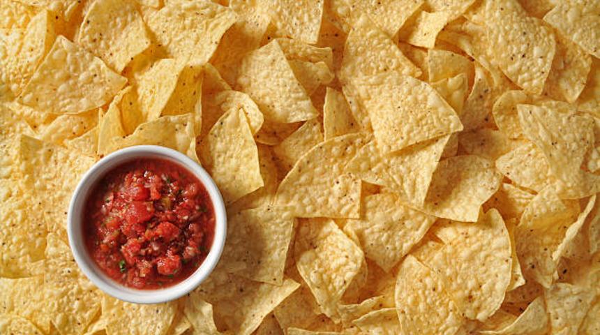 Paket cipslerle vedalaşın! Az yağlı bol baharatlı ev yapımı &ccedil;ıtır &ccedil;ıtır cips tarifi