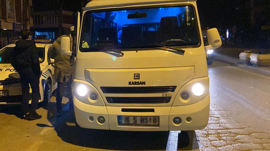Şoförün yaptığı pahalıya patladı! Güzergahının 120 kilometre dışında yolcu taşıyan minibüs trafikten menedildi