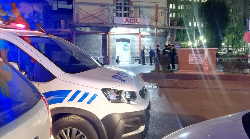 Yol verme tartışması meydan savaşına dönüştü! Silah ve bıçaklarla saldırdılar