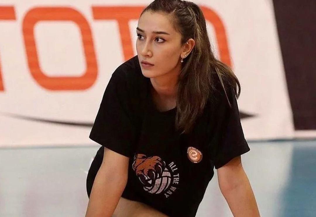 Milli voleybolcu Hande Baladın sosyal medyada bambaşka biri