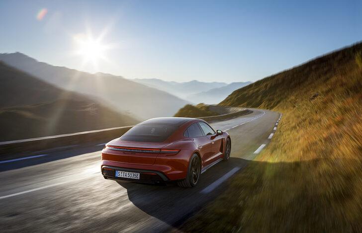 Porsche Taycan ailesi büyüyor! Taycan GTS ve Taycan GTS Sport Turismo görücüye çıktı G2