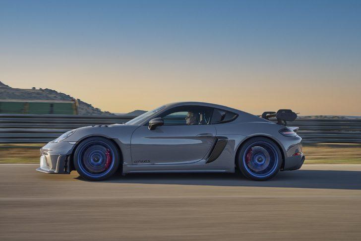 Porsche 718 serisinin yeni amirali: Porsche 718 Cayman GT4 RS'in örtüsü kaldırıldı! G3