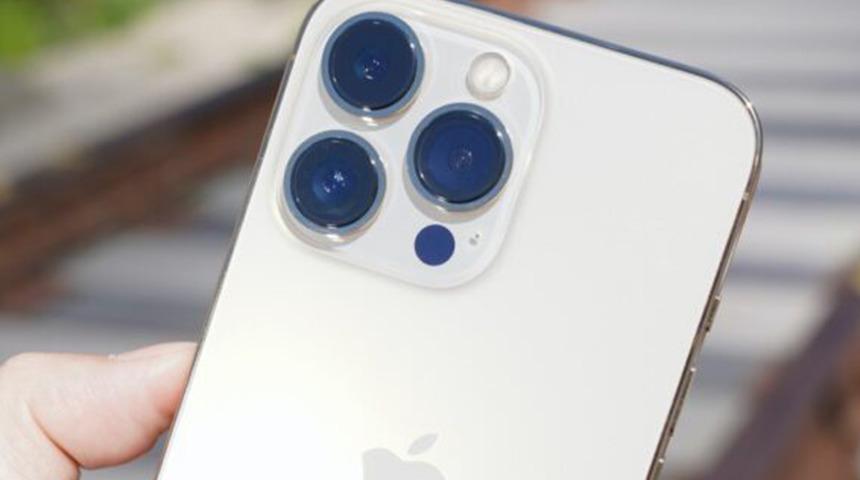 Apple, iPhone'u sanılandan erken bir zamanda "katlayabilir"