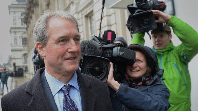 Muhafazakar milletvekili Owen Paterson'un iki şirket için siyasi lobi faaliyetinde bulunduğu ortaya çıktı