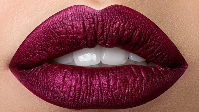 Herkes sırrınızı soracak! Esmer tenlerin güzelliğini ortaya çıkaracak makyaj taktikleri