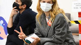 Burcu Esmersoy döviz bozdurdu! Bakın ne yapıyormuş?