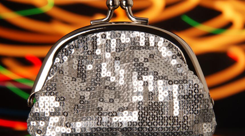 Hiç de zor değil! Siz de evde payetli çanta yapabilirsiniz