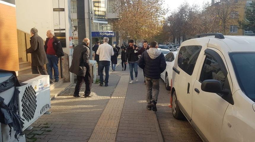 D&uuml;zce'de deprem: 5,0 b&uuml;y&uuml;kl&uuml;ğ&uuml;ndeki sarsıntı İstanbul dahil bir&ccedil;ok ilde hissedildi