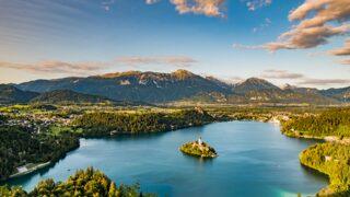 Dünyanın en ilginç adasına akın ediyorlar! Mavi ve yeşil her tonuna ev sahipliği yapan masalsı bir ada: Bled Adası