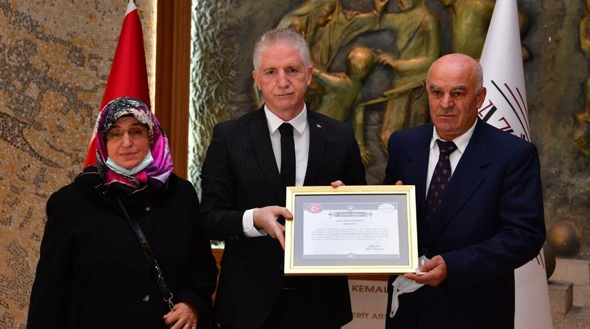 Gaziantep'te emekli çift bütün birikimlerini eğitim için bağışladı