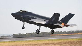 İngiltere'ye ait F-35 jeti Akdeniz'e düştü