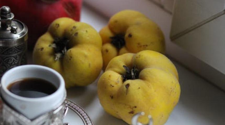 Sadece tatlısı yapılmıyor! Ağız sulandıran ayva dolması tarifi