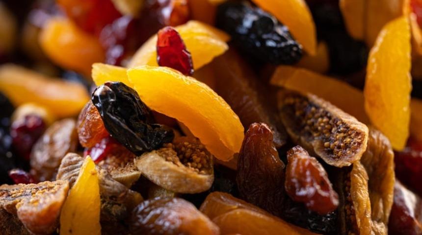 Parmaklarınızı yiyeceksiniz! Kuru meyvelerle yapabileceğiniz enfes salata ve tatlılar