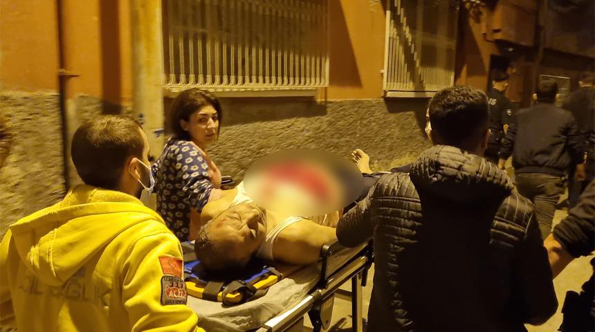 Adana'da hareketli gece! Komşu kavgasında göğsünden bıçaklandı