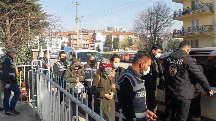 Kütahya'da evlilik vaadiyle dolandırıcılık yaptığı iddia edilen 3 zanlı yakalandı G3