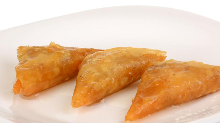 Seferihisar'ın gizli kalmış bir lezzeti: Tarçınla peyniri bir araya getiren samsades tarifi